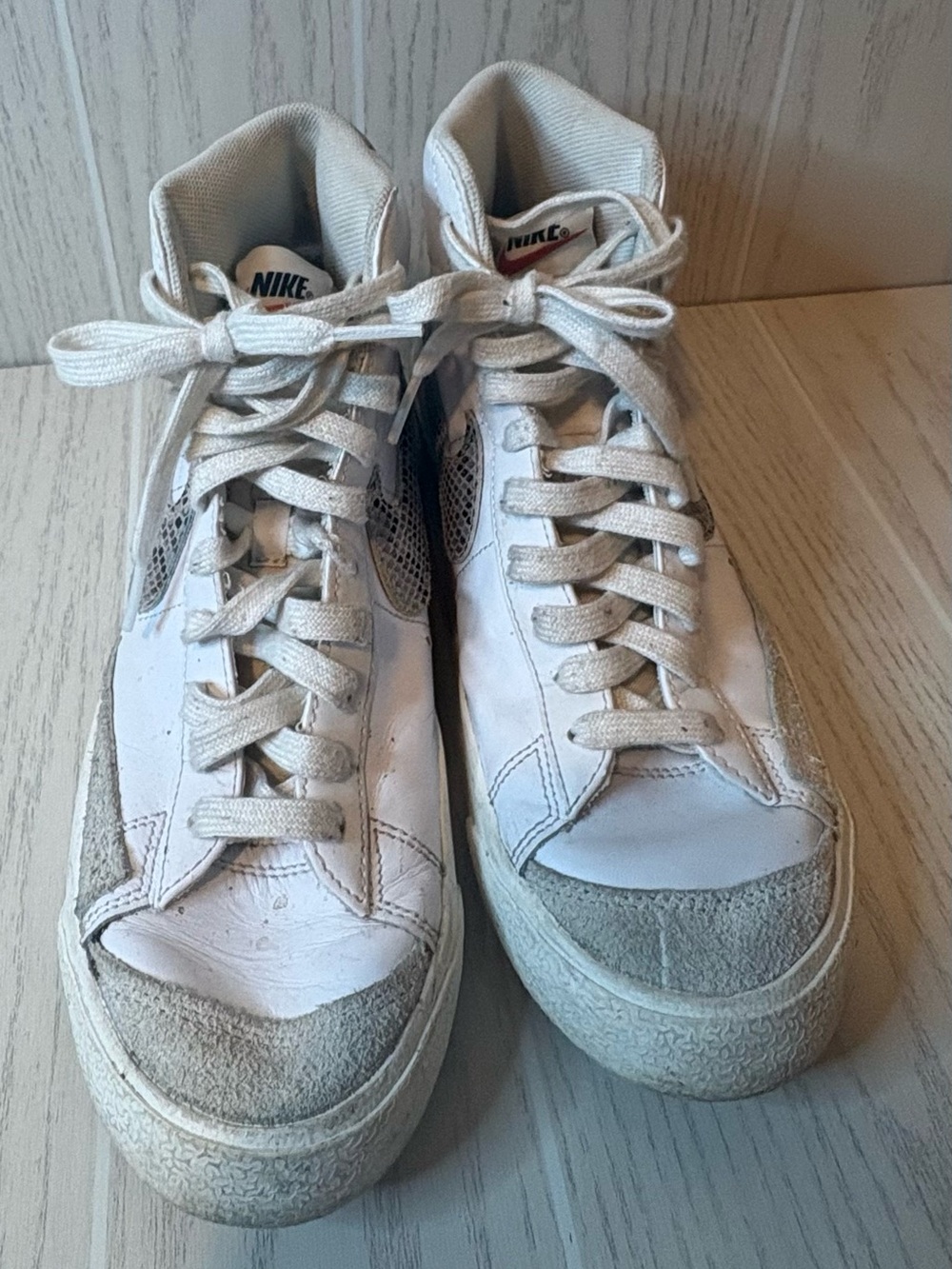 Nike Men’s 9 White Blazer 77 High Top Sneakers Snakeskin